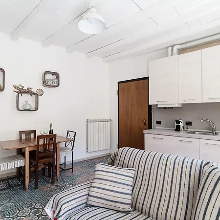 Orange - The House Of Travelers Apartment Como